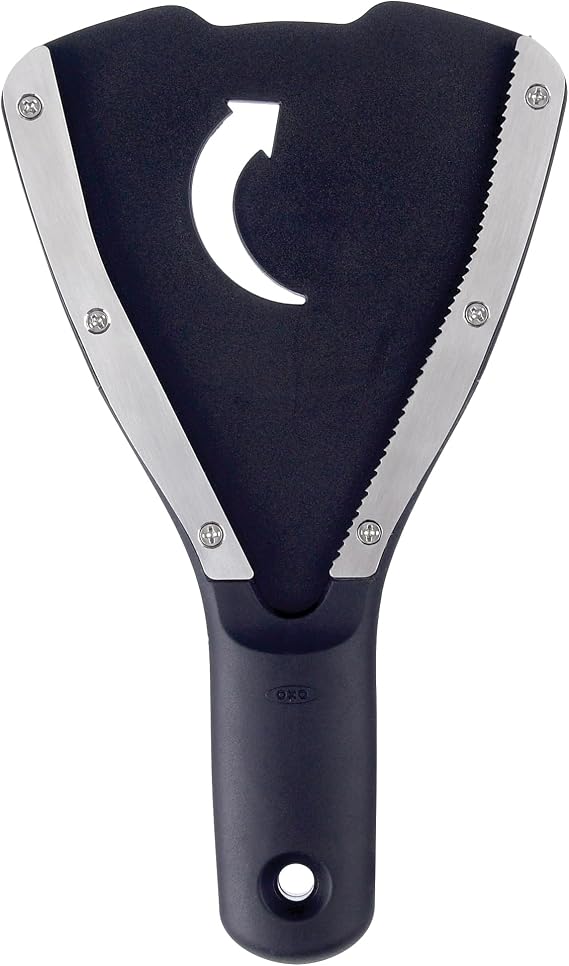 Abridor OXO negro de forma triangular con tiras dentadas de acero y mango