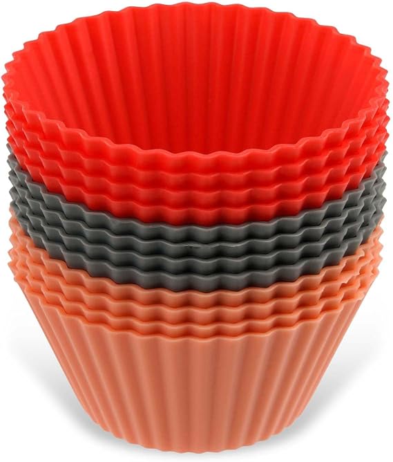 Moldes individuales de silicona platino Dr. Oetker apilados en varios colores