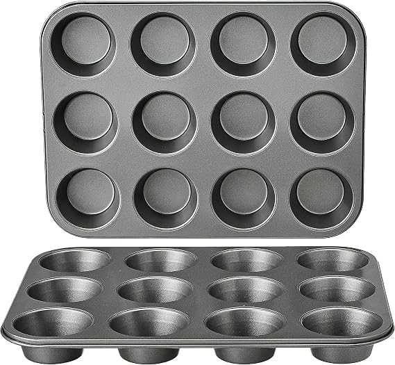 Dos bandejas grises Amazon Basics con doce cavidades redondas cada una