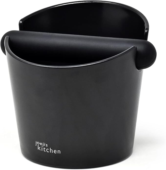 Recipiente Joeji's Kitchen negro para posos de café con boca abierta, pared posterior y barra de goma