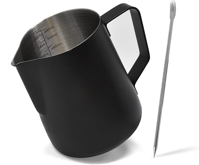 Jarra Joeji's Kitchen negra de acero inoxidable de 600 ml con asa, pico estrecho y marcas interiores