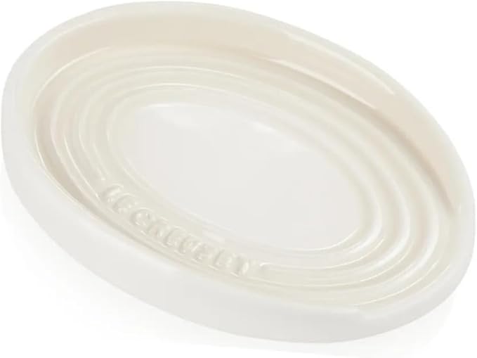 Reposacucharas ovalado Le Creuset de gres en color Meringue