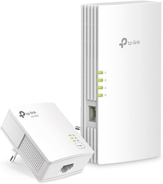 Dos adaptadores TP-Link TL-WPA7817 blancos, uno con puerto Ethernet visible
