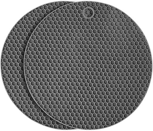 Dos salvamanteles redondos Flintronic de silicona gris con textura de panal