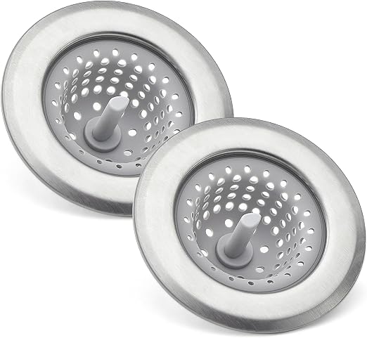 Pack de dos filtros Amazon Basics con aro metálico gris y cesta perforada de silicona