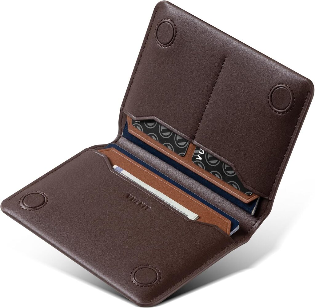 Funda VULKIT marrón de pasaporte abierta con cierre magnético y compartimentos